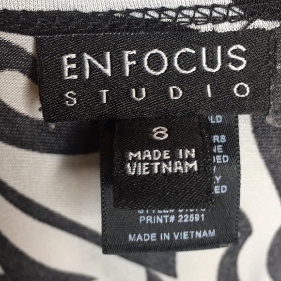 ♥️SOLD♥️Size 8 Stunning Dress on Hourglass Figure! - Picture 8 of 8